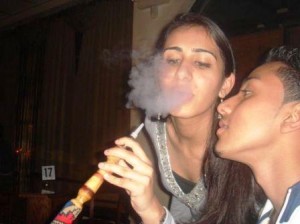 http://www.tamilhindu.com/wp-content/uploads/indian-girls-smoking-in-pubs-300x224.jpg