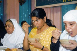 kanimozhi-in-iftar-party kanimozhi-in-iftar-party