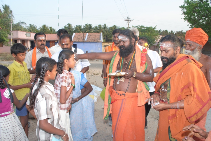 kullampalayam-children-wearing-vibhuti kullampalayam-children-wearing-vibhuti